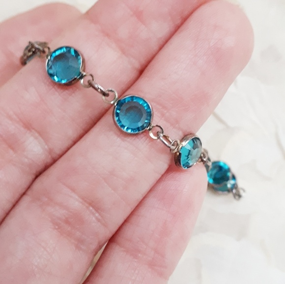 Lovely blue glass stones linked bracelet - Picture 4 of 4